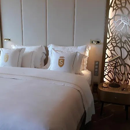 מלון Savoy Palace The Leading Of The World פונשל
